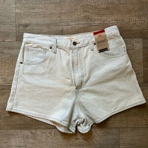 Women’s Levi’s denim shorts size 32